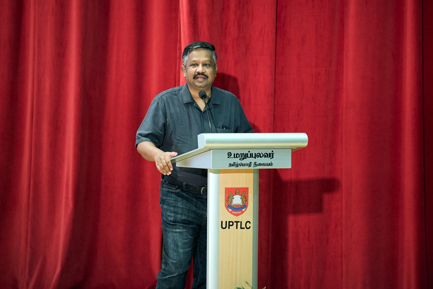 Chandra Kumar speaking at Tamil Mozhi Vizha 2025, Umar Pulavar Tamil Language Centre, Singapore
